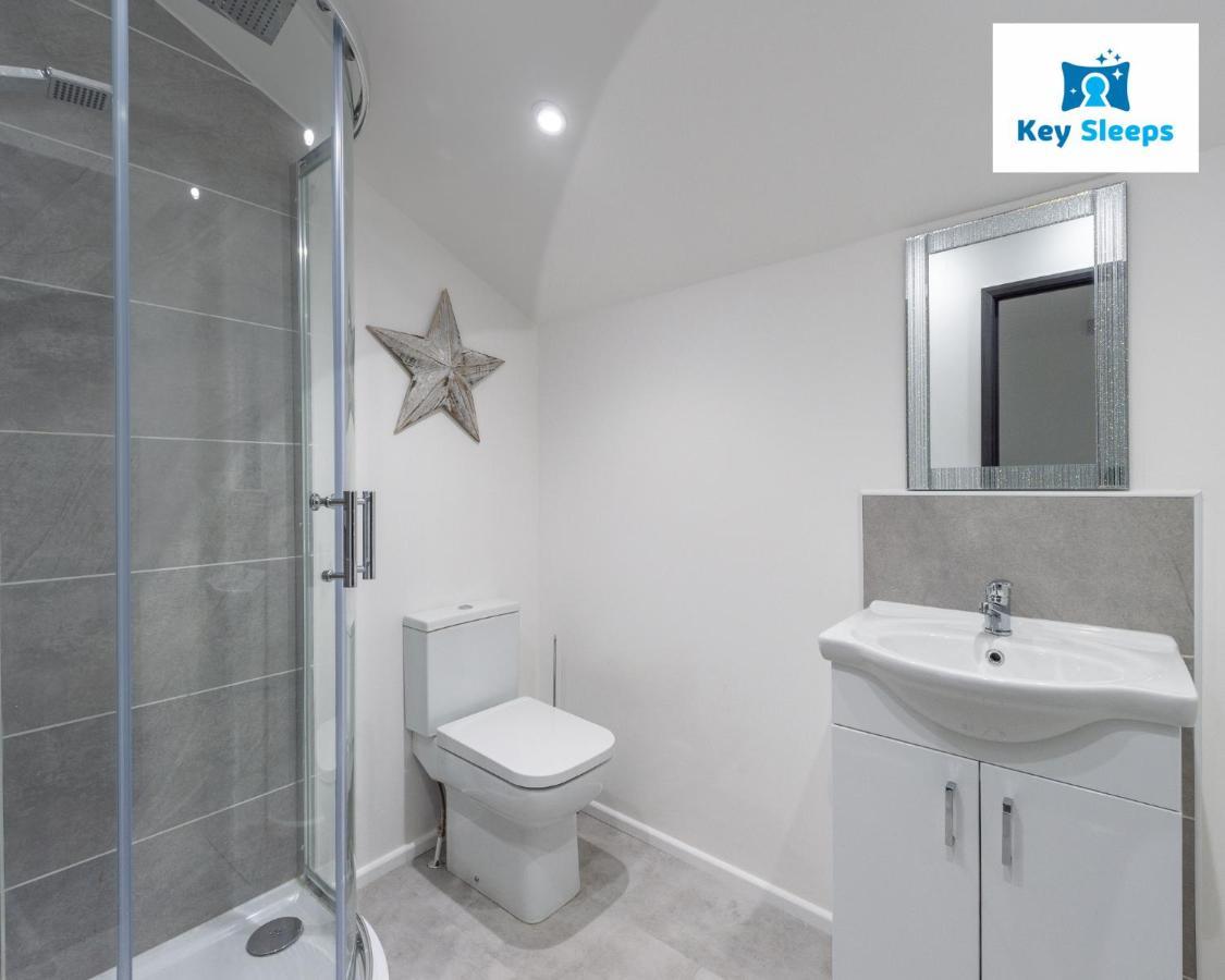 Five Bedroom Spacious Modern House By Keysleeps Short Lets Workington Lake District Beach ภายนอก รูปภาพ