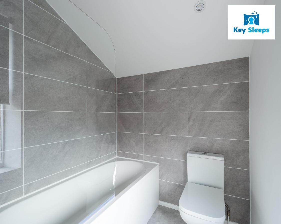 Five Bedroom Spacious Modern House By Keysleeps Short Lets Workington Lake District Beach ภายนอก รูปภาพ