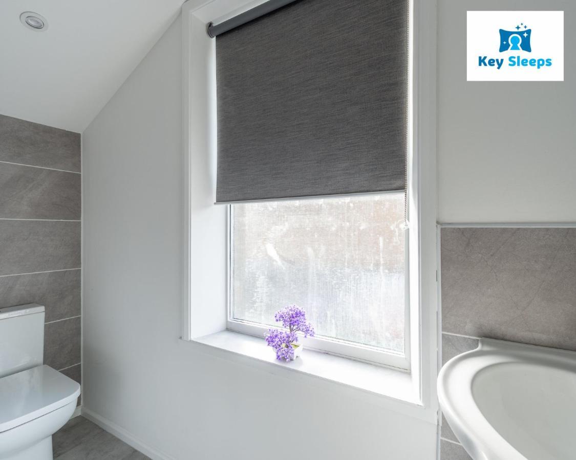 Five Bedroom Spacious Modern House By Keysleeps Short Lets Workington Lake District Beach ภายนอก รูปภาพ
