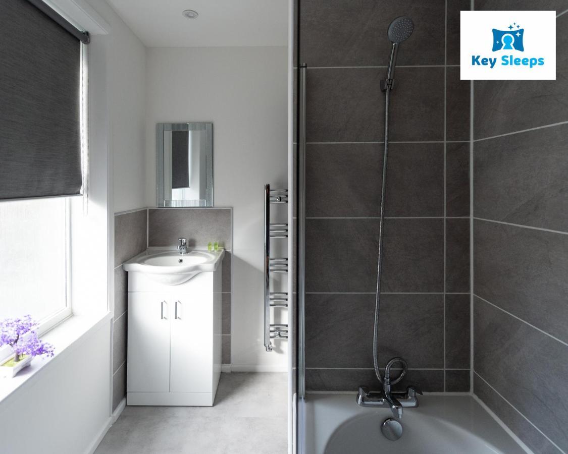 Five Bedroom Spacious Modern House By Keysleeps Short Lets Workington Lake District Beach ภายนอก รูปภาพ